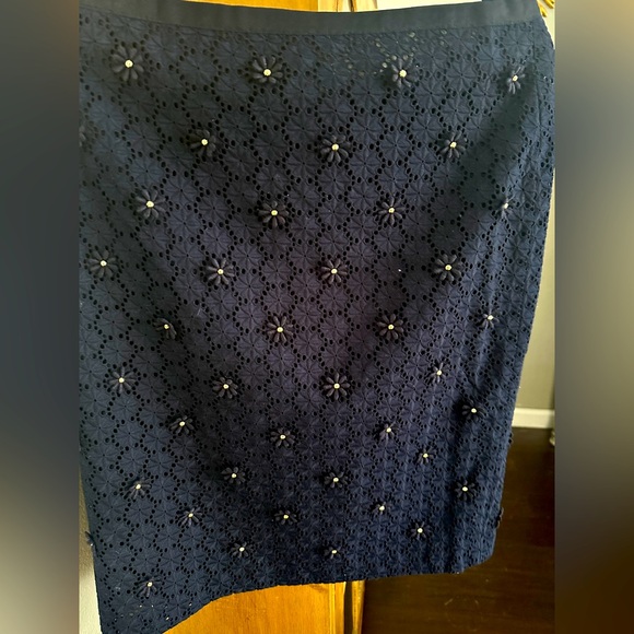 Talbots Eyelet Floral Beaded Navy Pencil Skirt NWOT - Picture 2 of 5